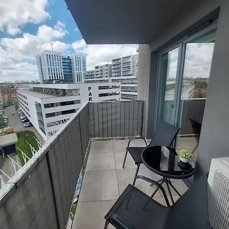 Skyres Z Parkingiem *