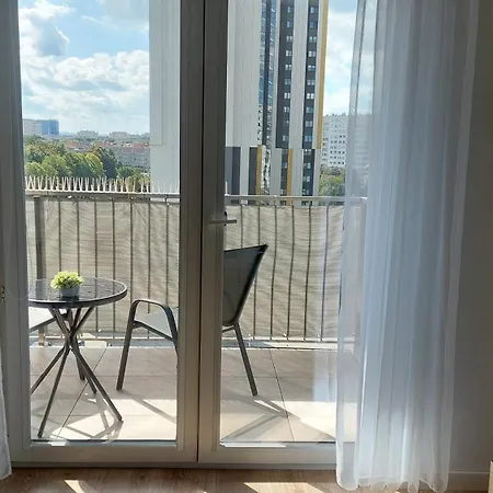 Skyres Z Parkingiem *